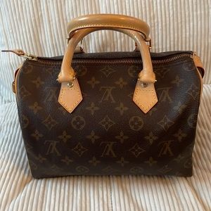 Louis Vuitton, Speedy Bag 💼, Med Size, Excellent Condition Inside & Out